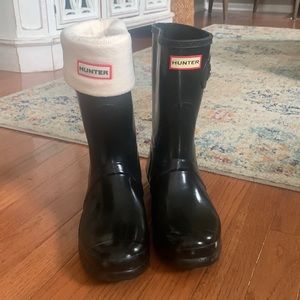 Hunter Black mid calf rain boots with liner